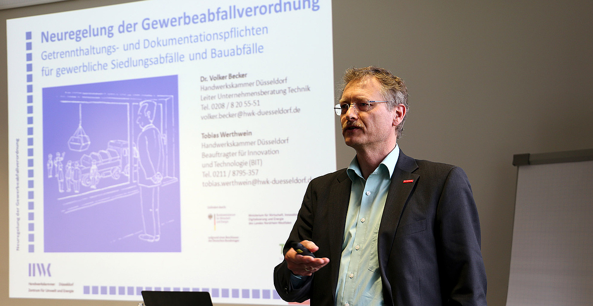 Dr. Volker Becker von der HwK Düsseldorf hat die vereinfachende Software maßgeblich mitentwickelt. Dr. Volker Becker von der HwK Düsseldorf hat die vereinfachende Software maßgeblich mitentwickelt.
