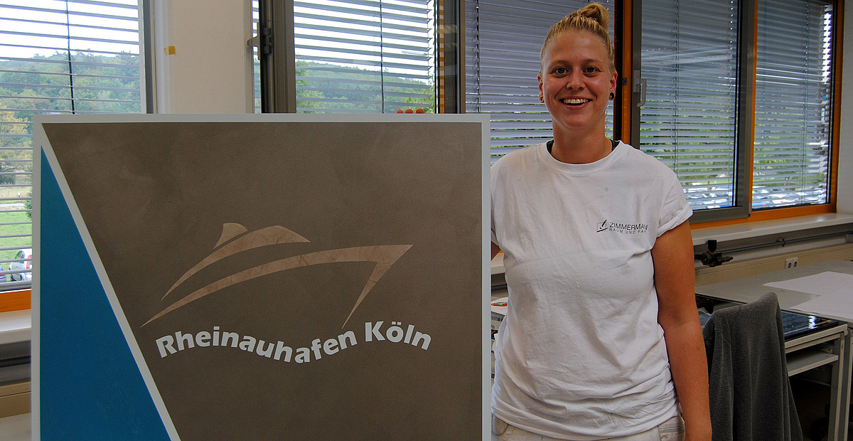 Das Logo des Rheinauhafens in Szene gesetzt von Kammer-Siegerin Cassandra Grub Das Logo des Rheinauhafens in Szene gesetzt von Kammer-Siegerin Cassandra Grub