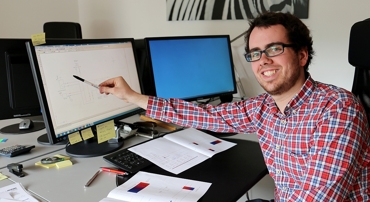 Jakob Appelhans bei der Arbeit im Büro Jakob Appelhans bei der Arbeit im Büro