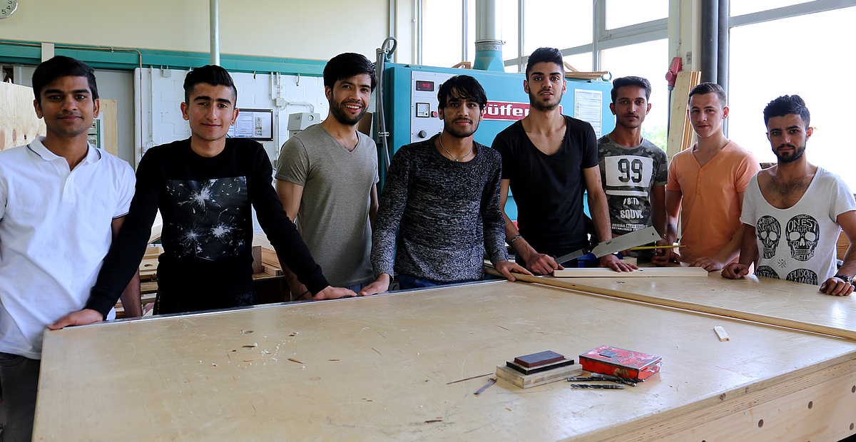 Die jugendlichen Flüchtlinge in den Werkstätten Die jugendlichen Flüchtlinge in den Werkstätten