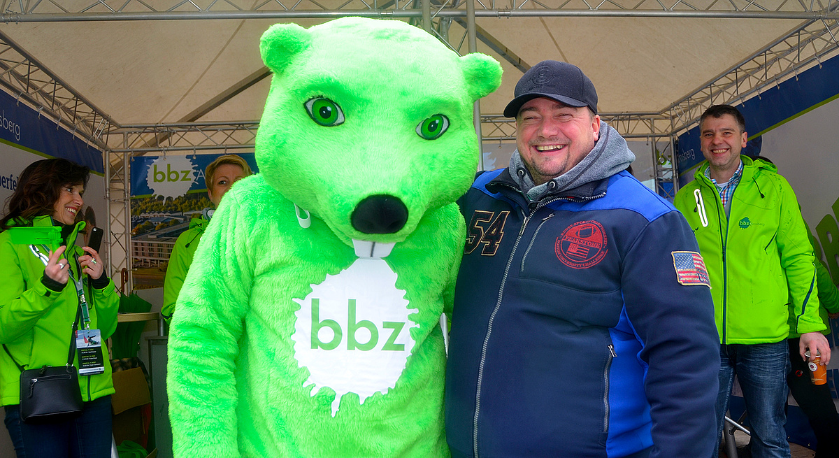 Elvis Eifel (r.) und der bbz-Biber Elvis Eifel (r.) und der bbz-Biber